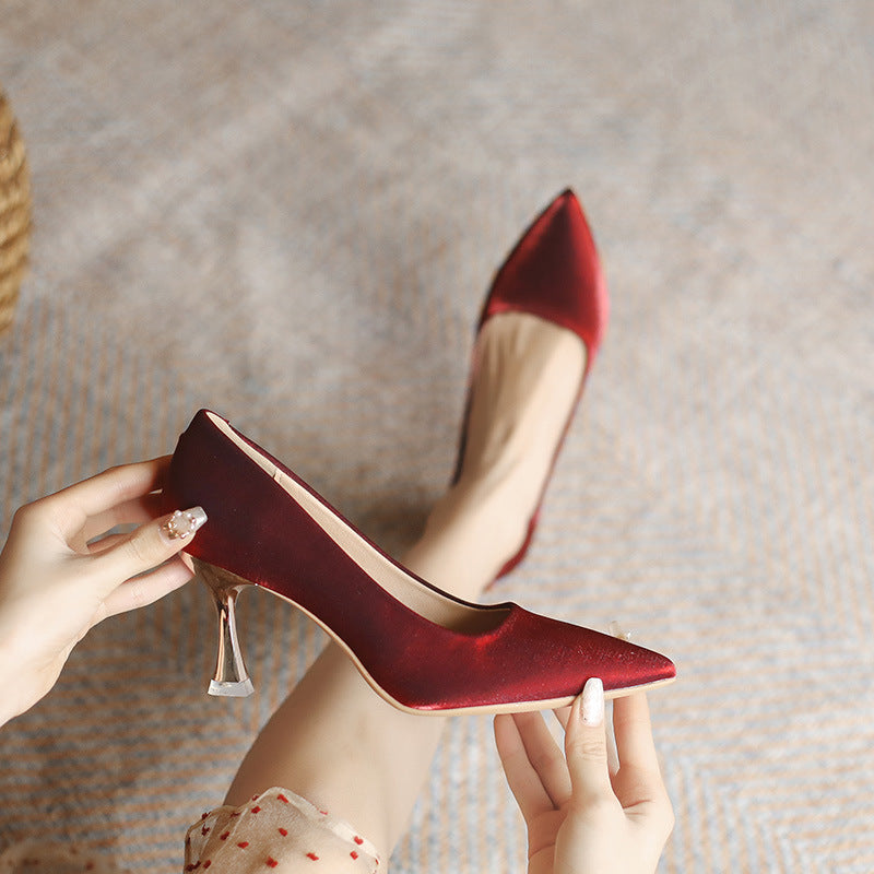 Talons hauts rouge vin pour mariée, pieds non fatigués