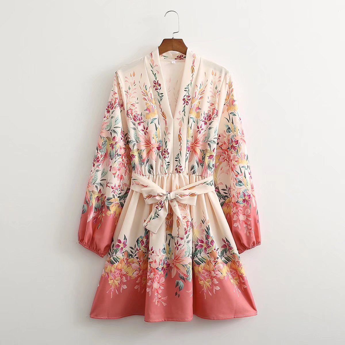 Wind Langarm Positionierendes Blumenkleid