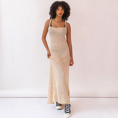 Robe de plage à bretelles de couleur unie au-dessus du genou