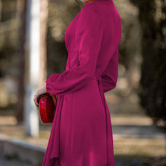 Robe élégante à manches longues et col en V avec volants