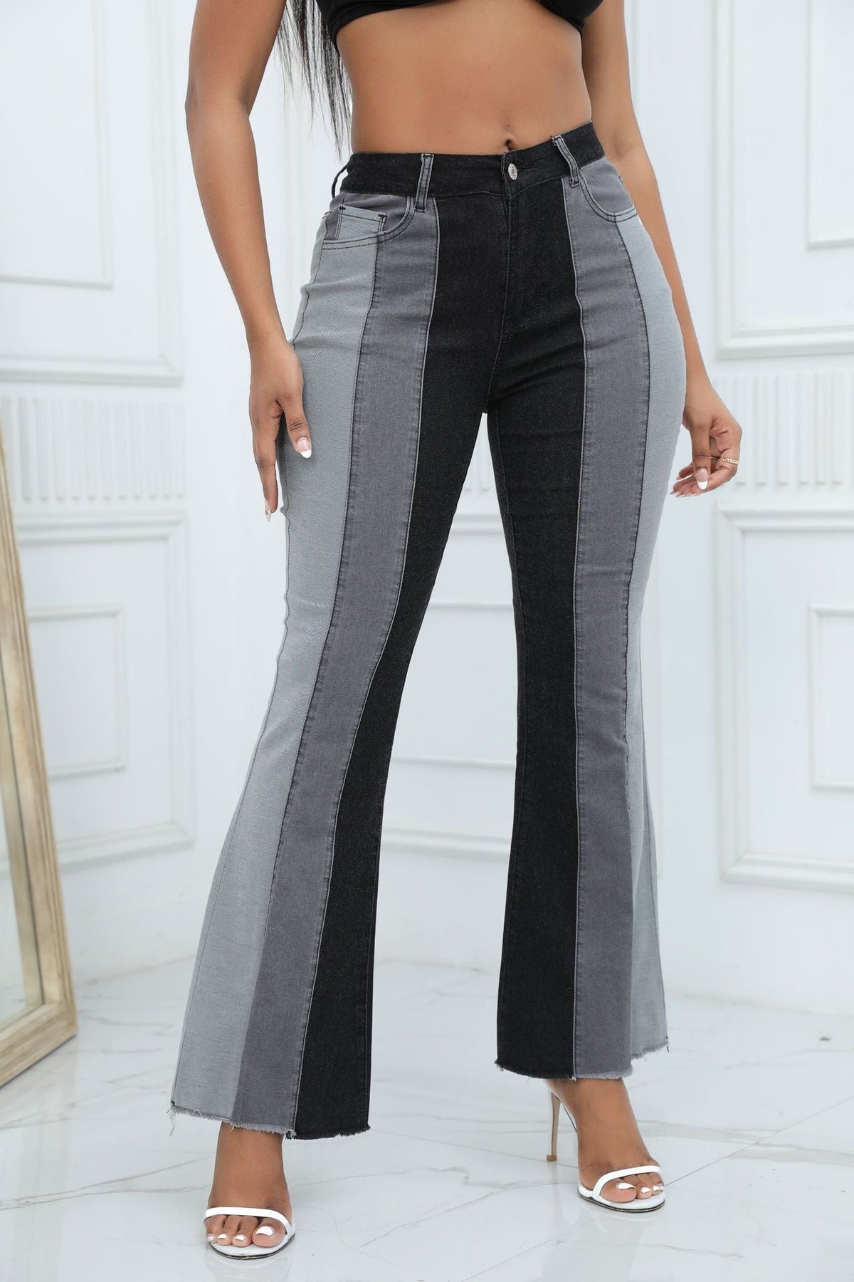 Jean extensible délavé de couleur contrastée