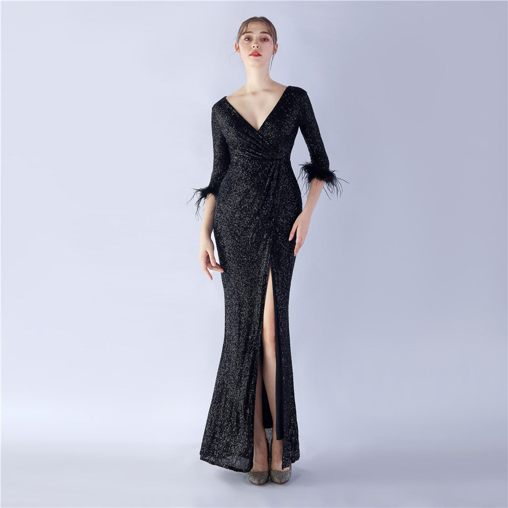 Craft – Langärmliges Abendkleid mit Pailletten und Straußenfedern