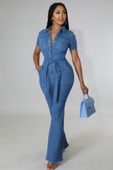 Denim-Jumpsuit mit schmaler Taille und Schlaghose, verwaschener Büro-Stretch-Jumpsuit