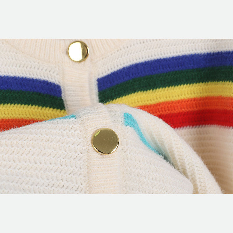 Dicker Jacquardpullover mit Regenbogenstreifen und lockerer Strickjacke