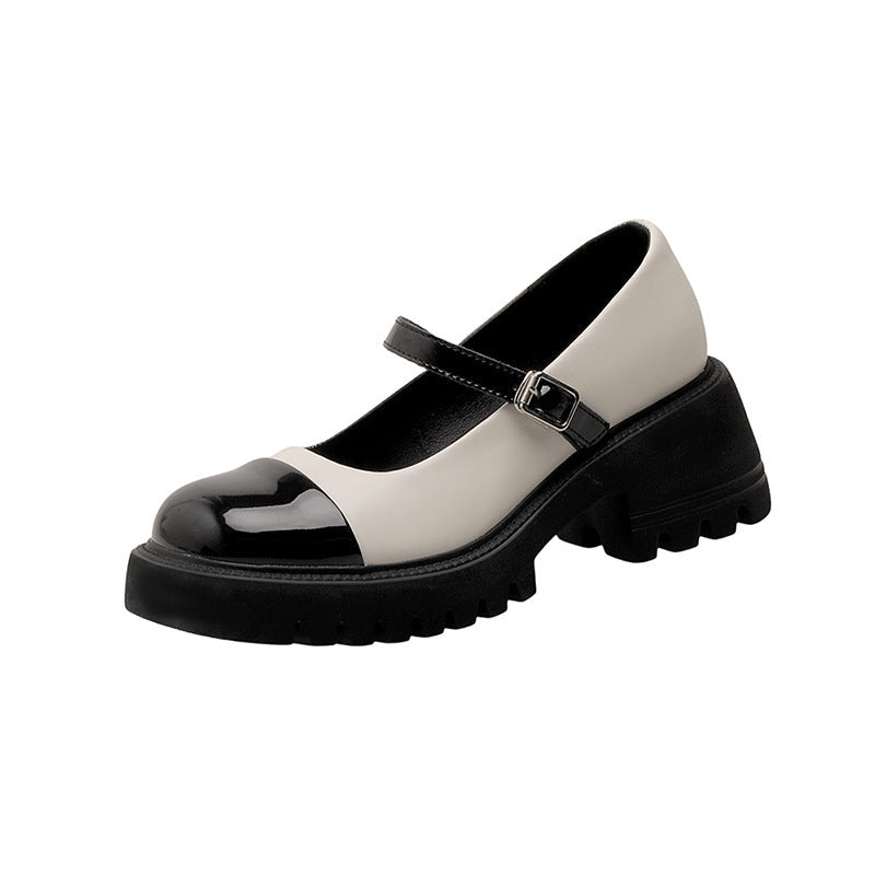Style universitaire noir et blanc assorti pour femme