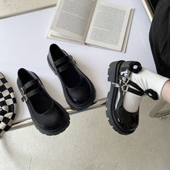 Petites chaussures à plateforme britanniques à enfiler avec jupe en cuir pour femmes