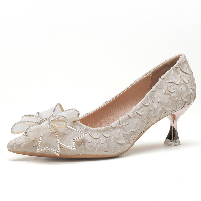 Deux chaussures de mariée pour femmes, pieds non fatigués