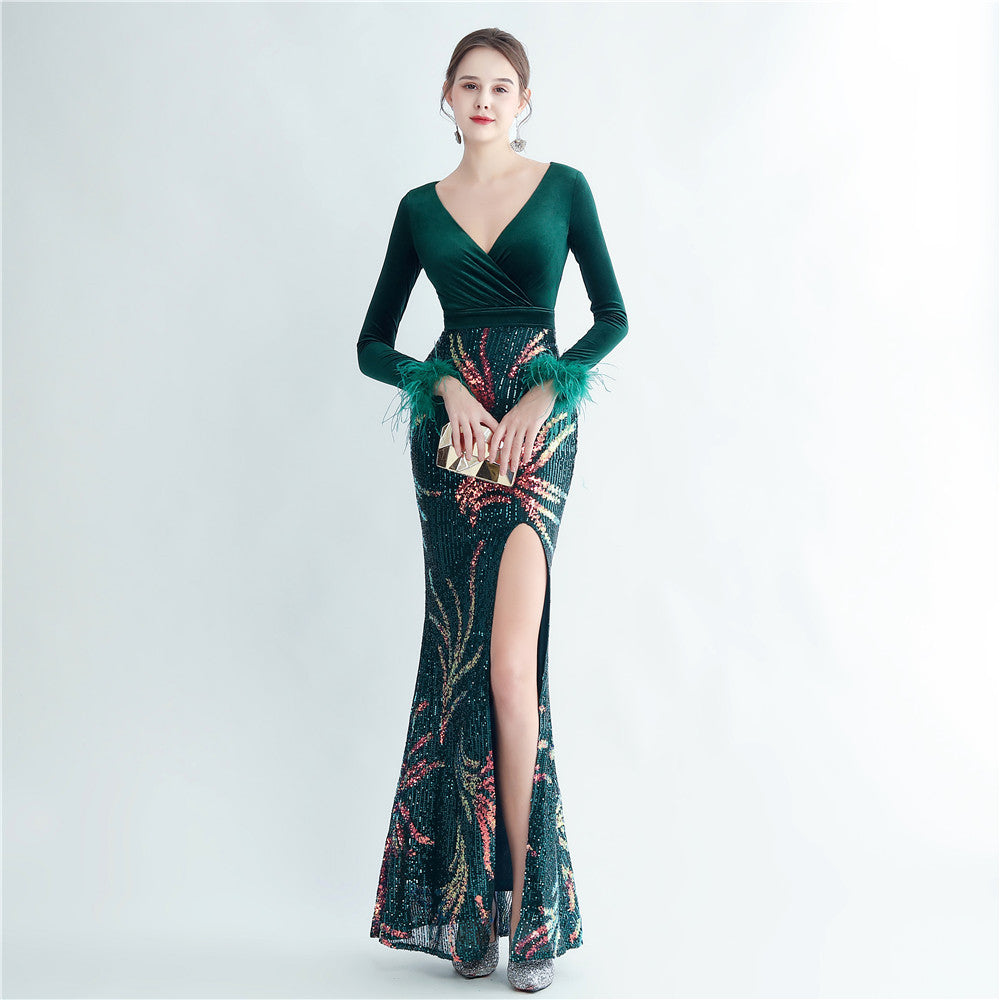 Robe de soirée à manches longues en velours à paillettes et plumes d'autruche