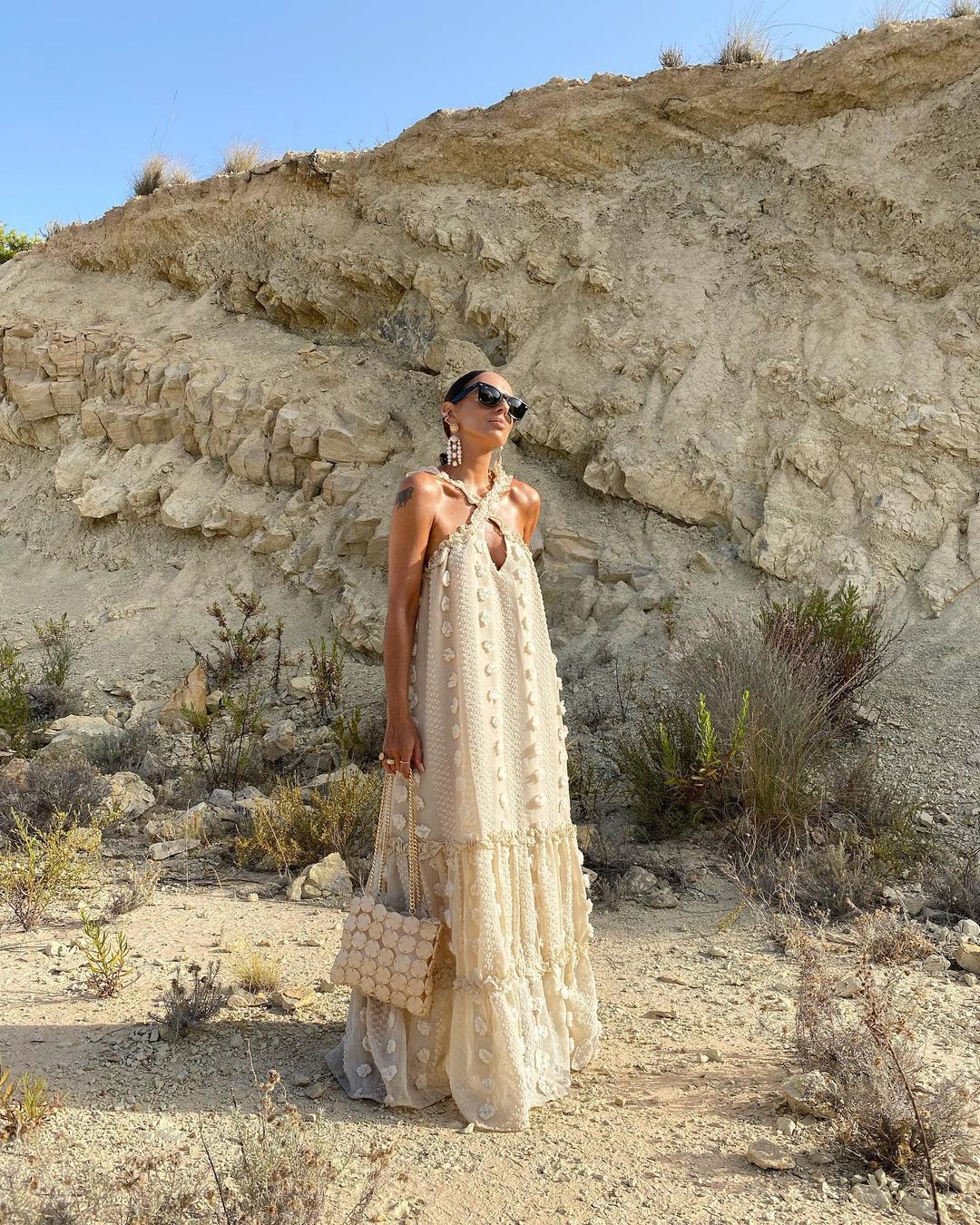 Robe à volants et motif floral tridimensionnel à col licou