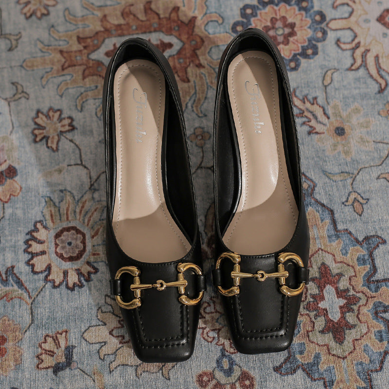 Talons hauts et épais à bout carré et boucle