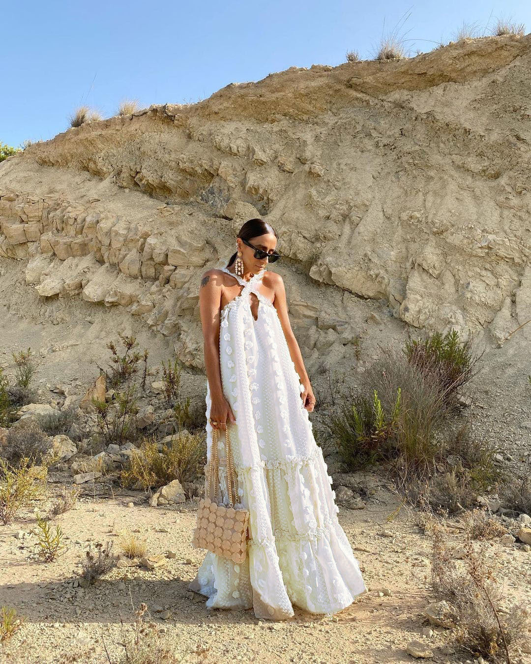 Robe à volants et motif floral tridimensionnel à col licou