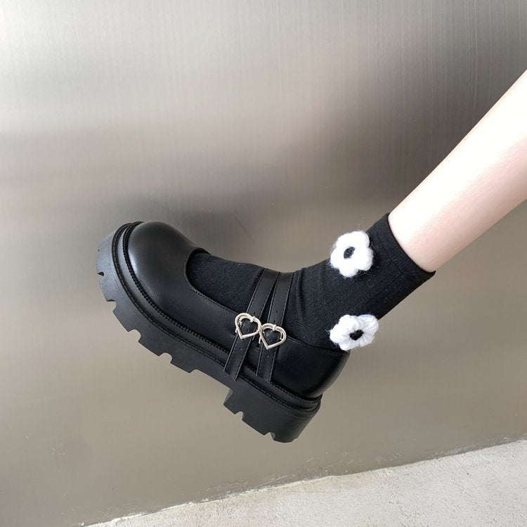 Petites chaussures à plateforme britanniques à enfiler avec jupe en cuir pour femmes