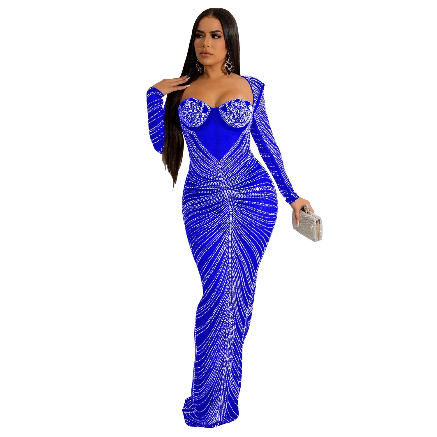 Portez une robe transparente à manches longues en maille strass