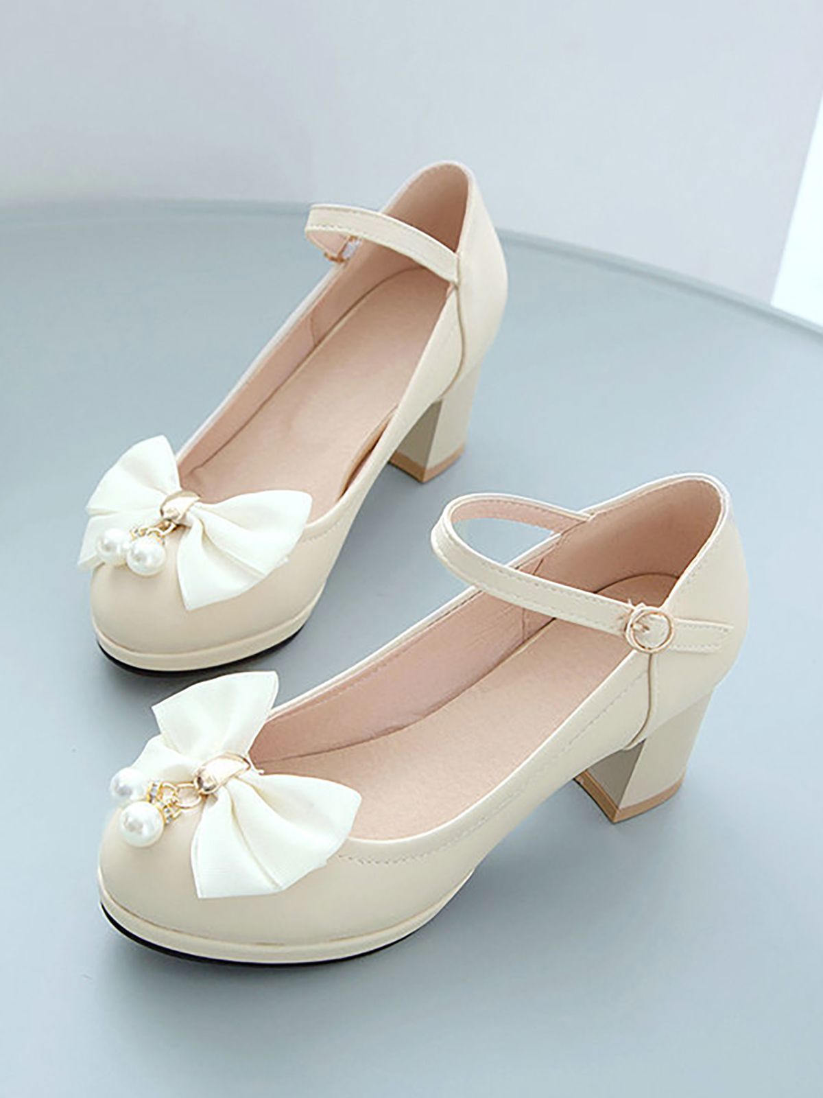 Mary Jane Schuhe mit Schleife im Retro-Stil