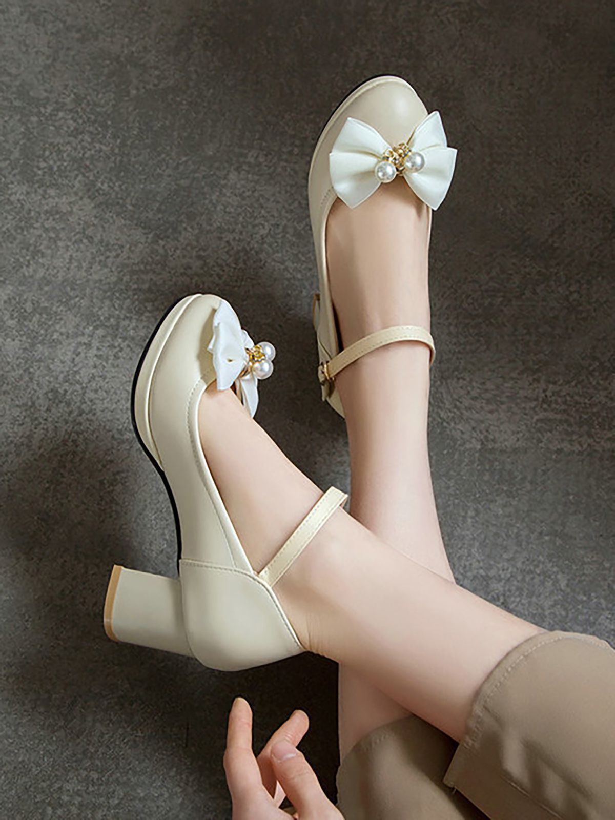 Mary Jane Schuhe mit Schleife im Retro-Stil