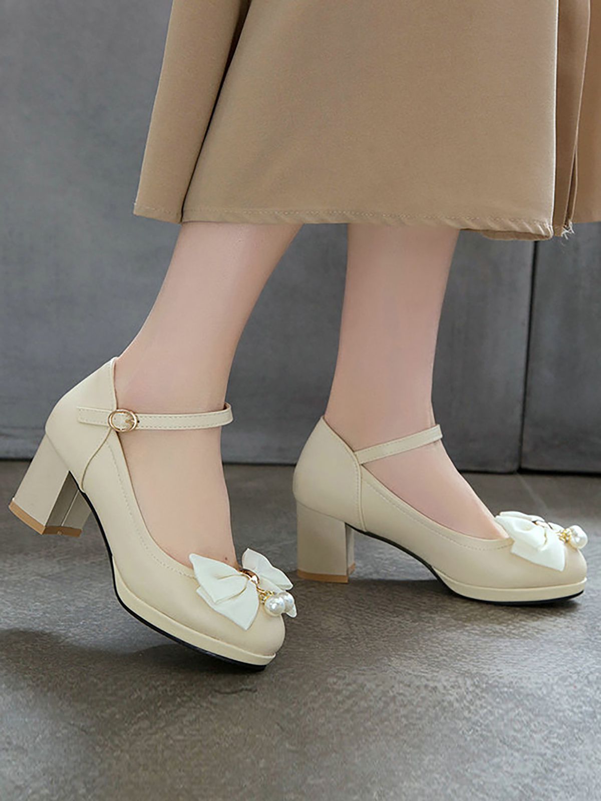 Mary Jane Schuhe mit Schleife im Retro-Stil