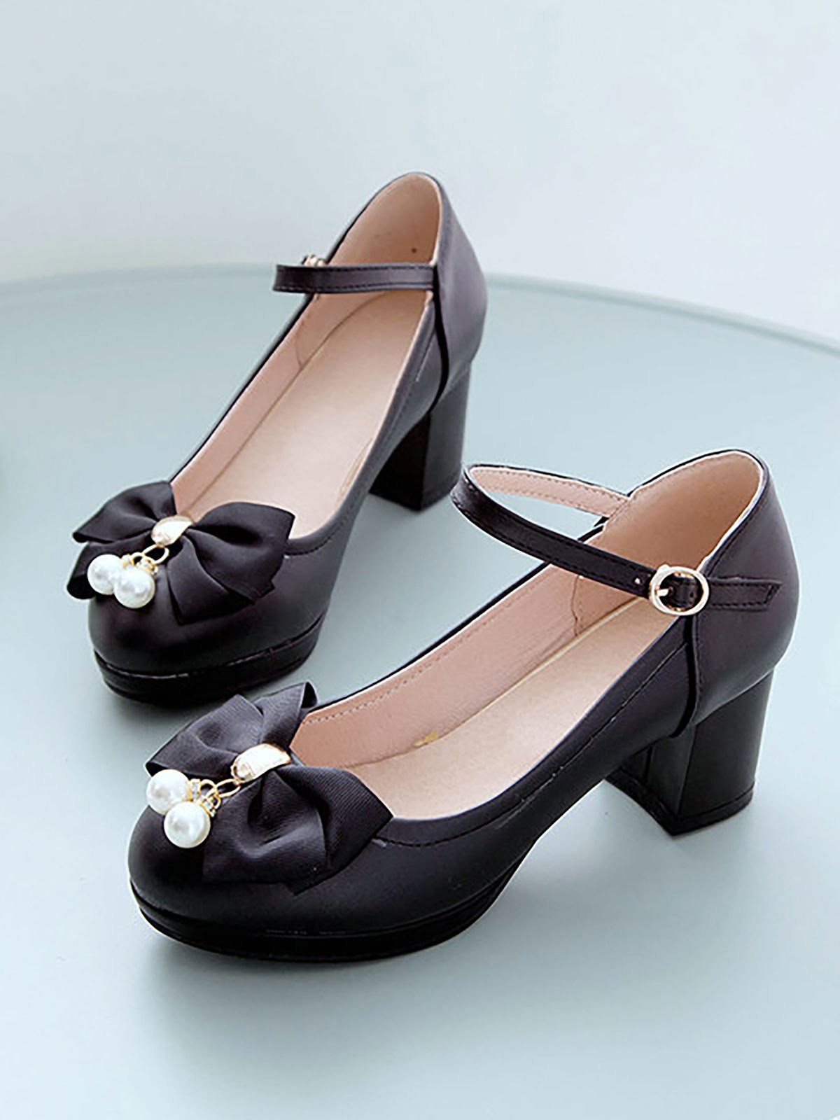 Mary Jane Schuhe mit Schleife im Retro-Stil