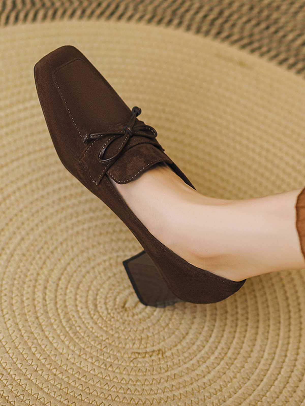 Chaussures à talons hauts rétro à bout carré et nœud