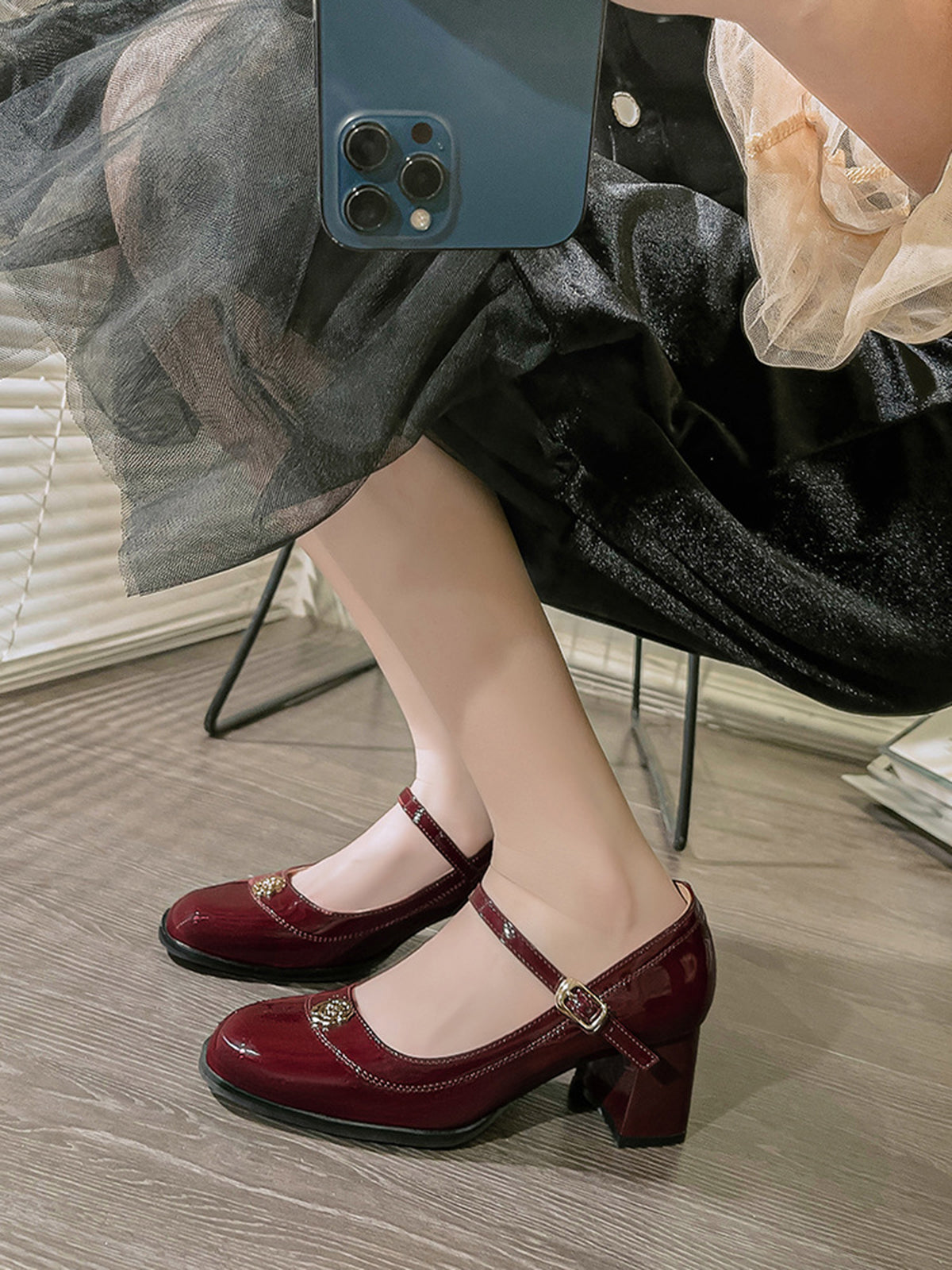 Chaussures à talons mi-hauts en cuir verni à bout rond