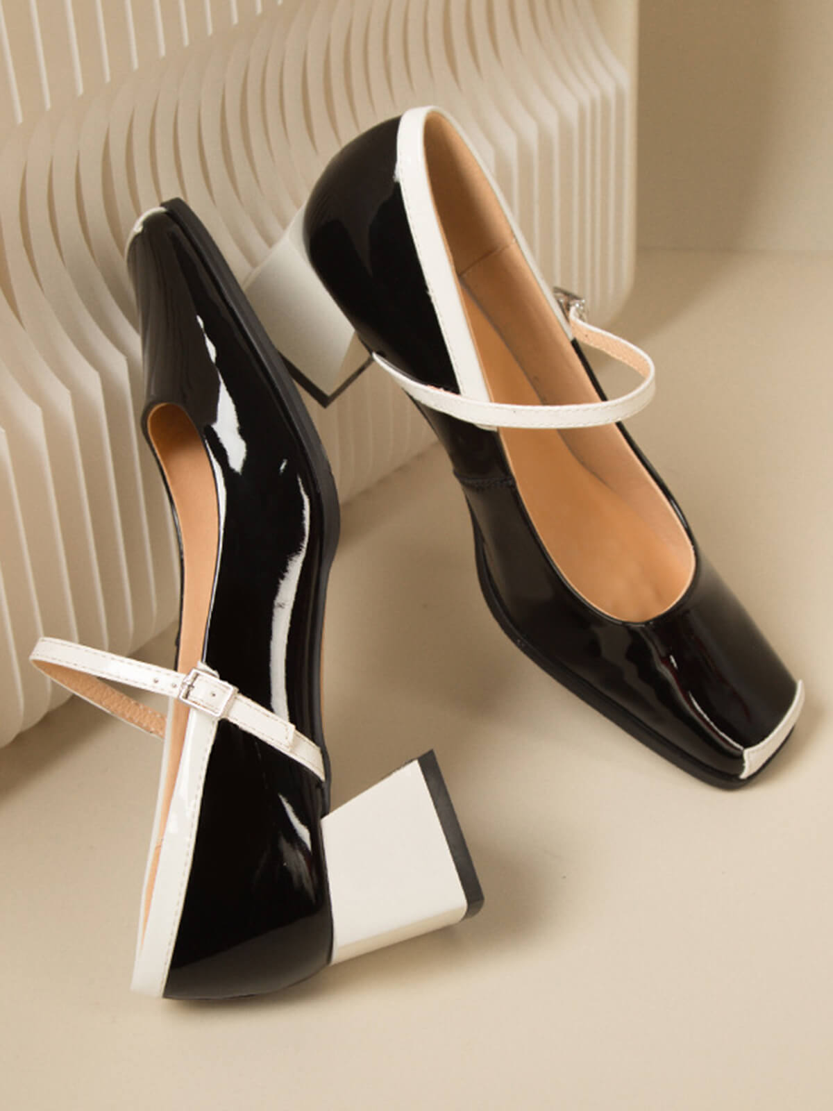Mary Jane-Schuhe aus Lackleder mit klobigem Absatz