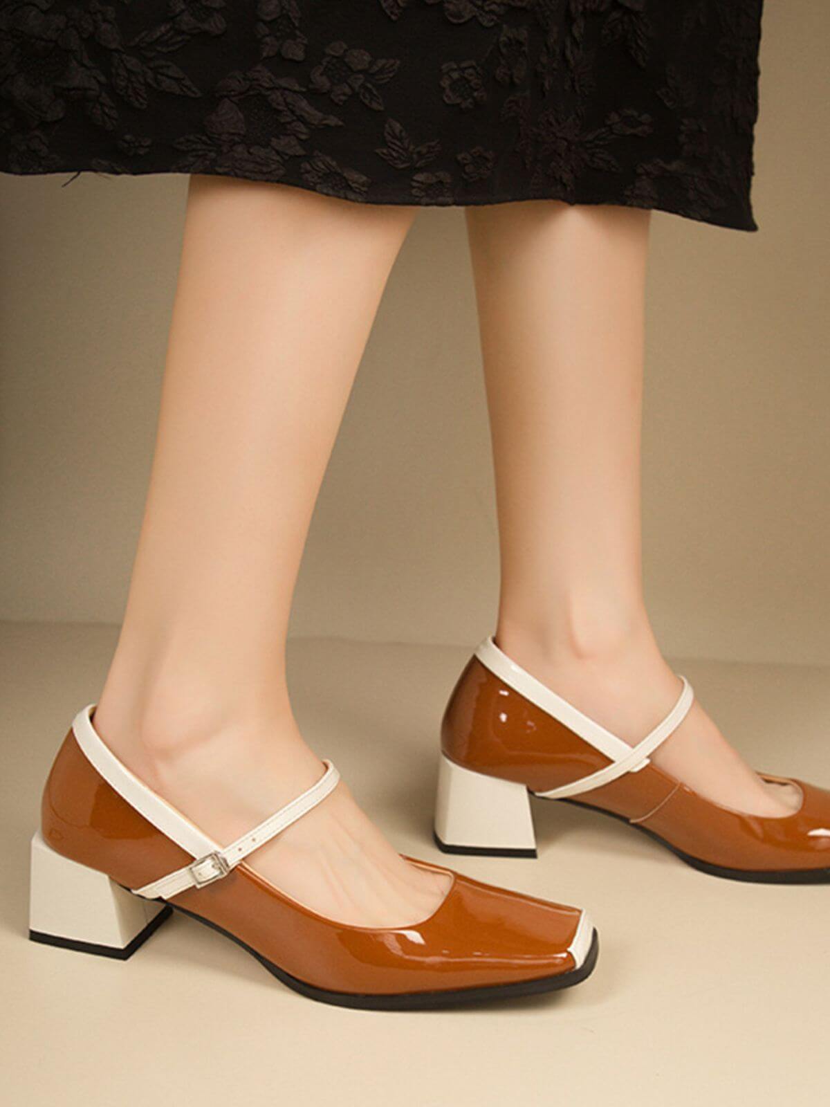 Mary Jane-Schuhe aus Lackleder mit klobigem Absatz