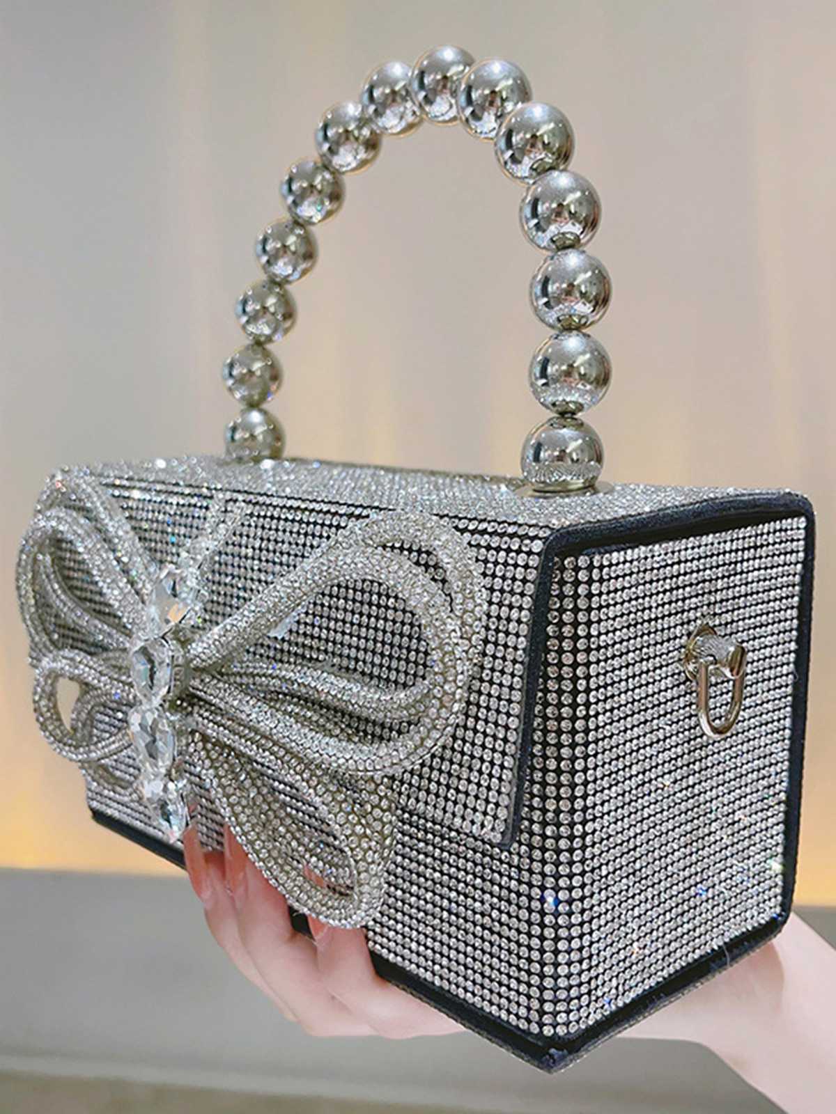 Partytasche mit glänzender Schleife und Strasssteinen