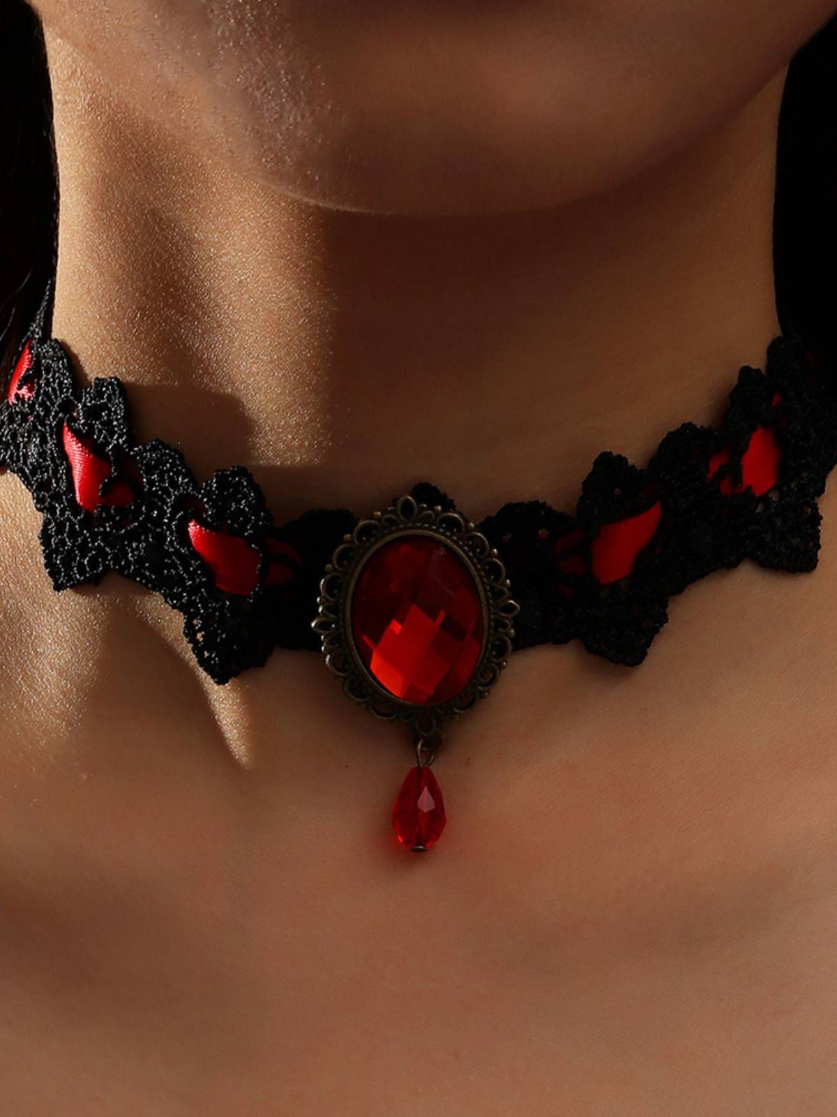 Lila Retro Halloween Spitzenkette