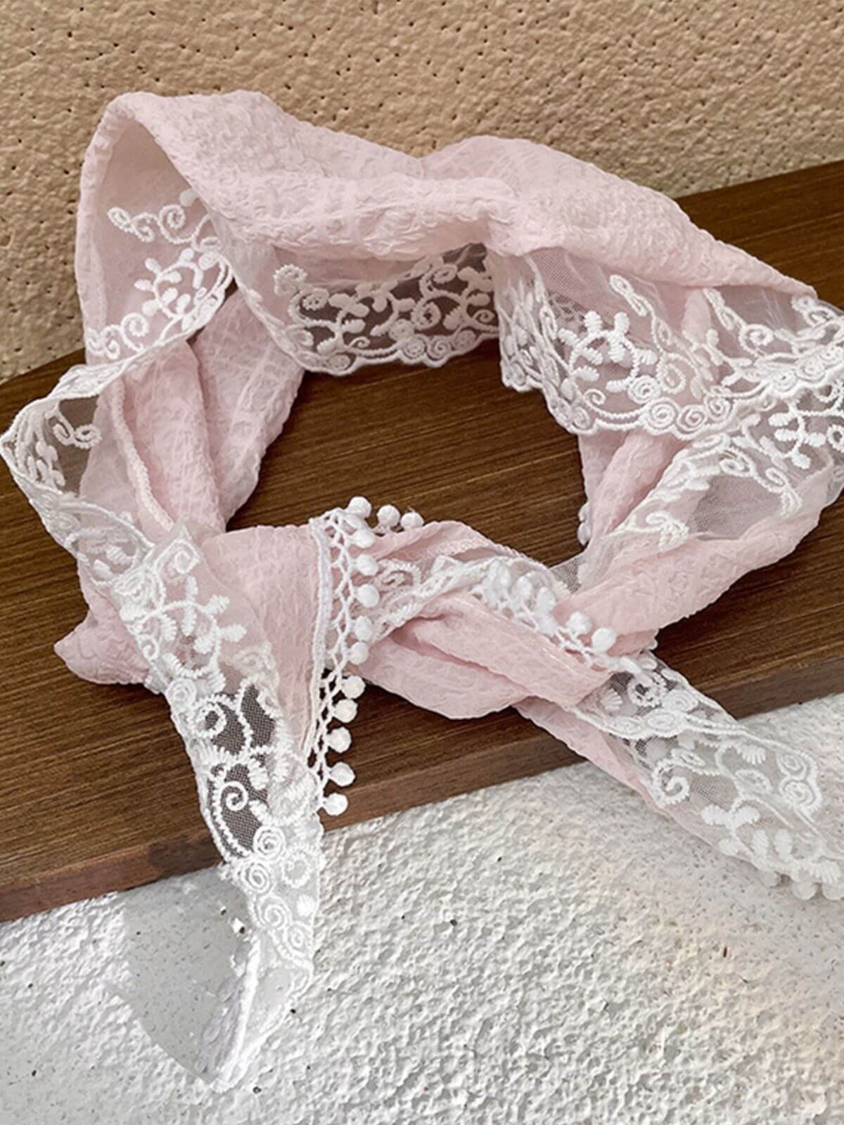 Élastique à cheveux en dentelle triangulaire rose rétro