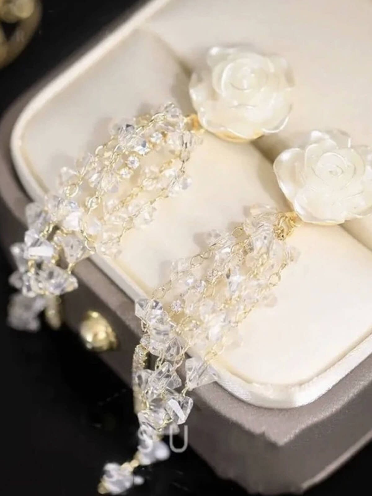 Weiße Rose Strass Quaste Ohrringe