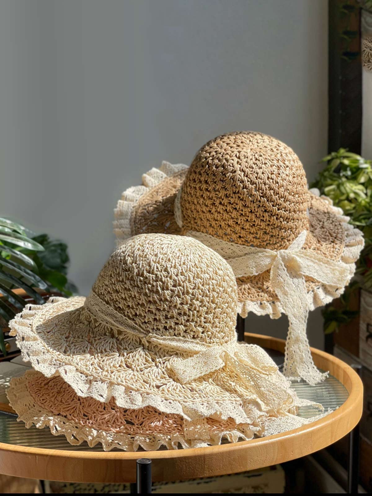 Chapeau de soleil rose pâle avec nœud en dentelle fait main