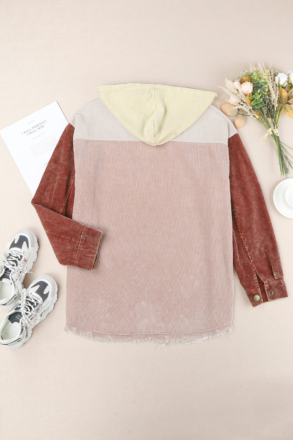 Veste-chemise à capuche en velours côtelé avec boutons-pression sur le devant