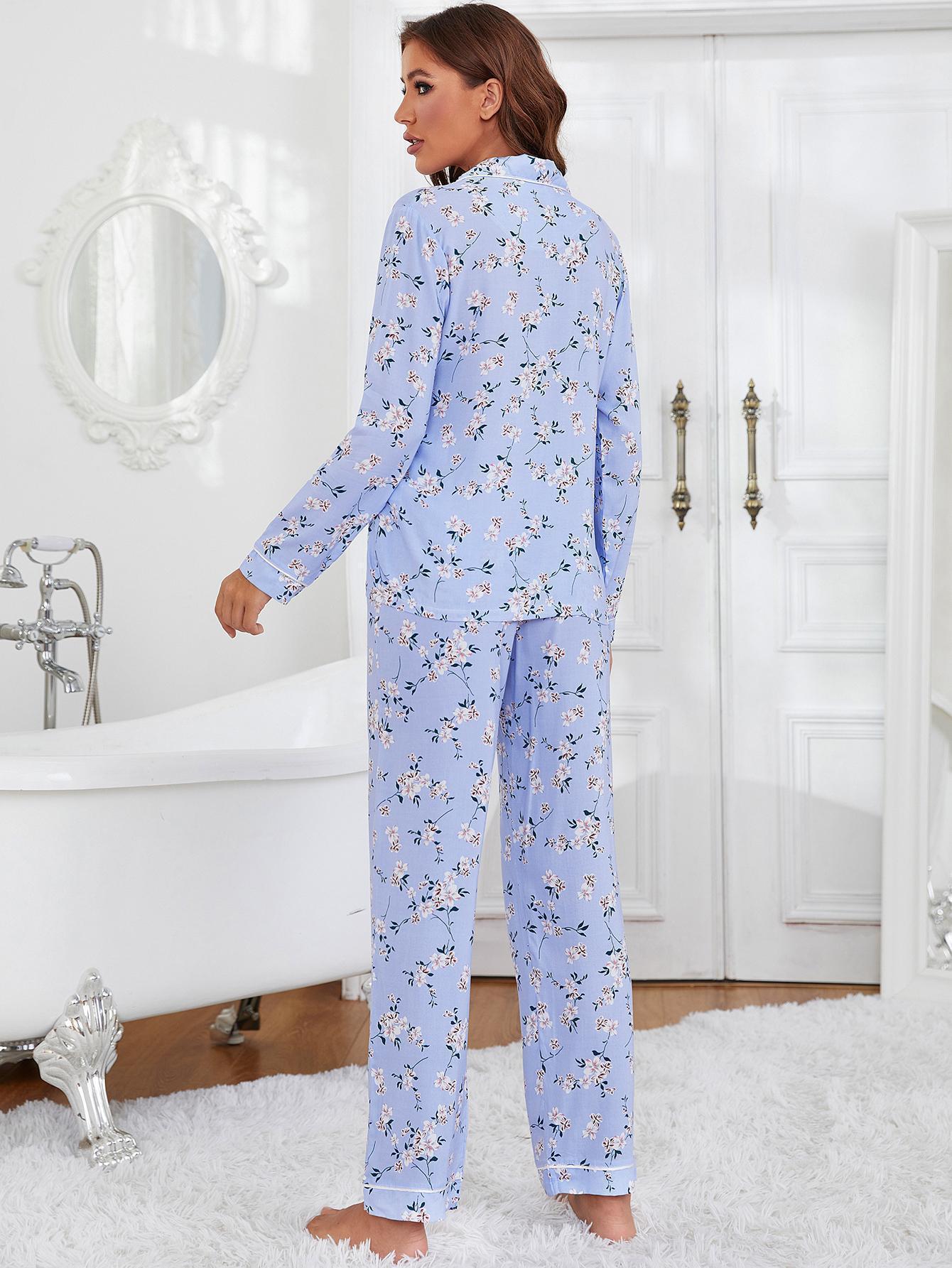 Pyjama-Set mit Blumenmuster und Button-Down-Reverskragen