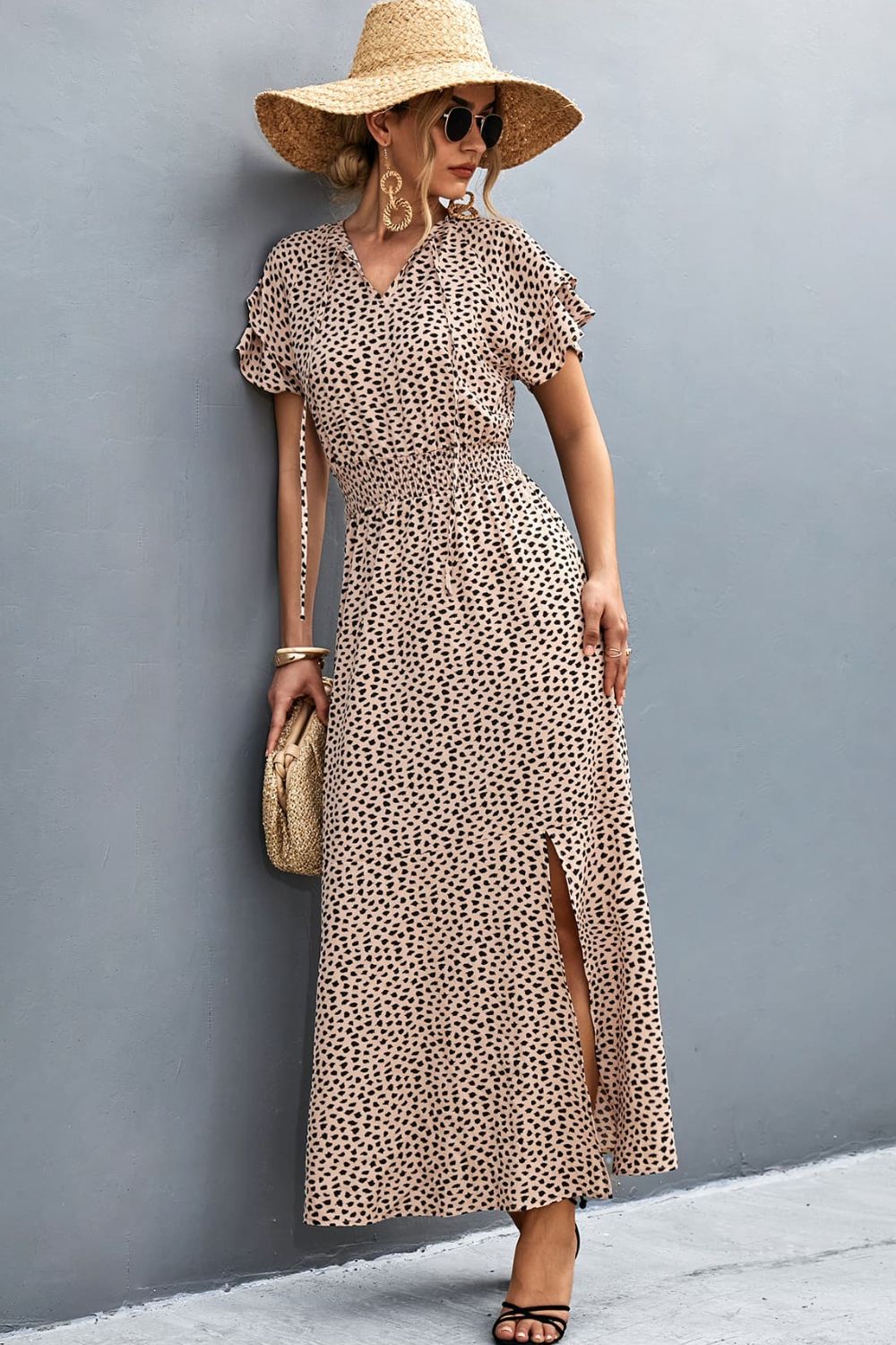 Robe imprimée fendue à col noué et manches flottantes