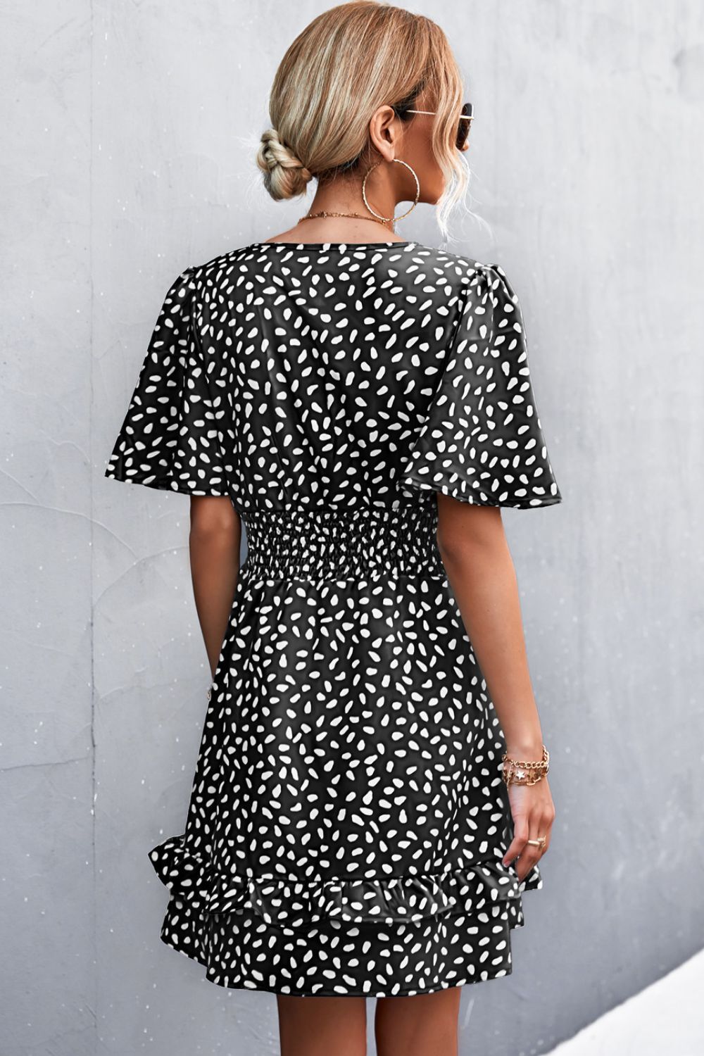 Robe à volants superposés à taille froncée et imprimée