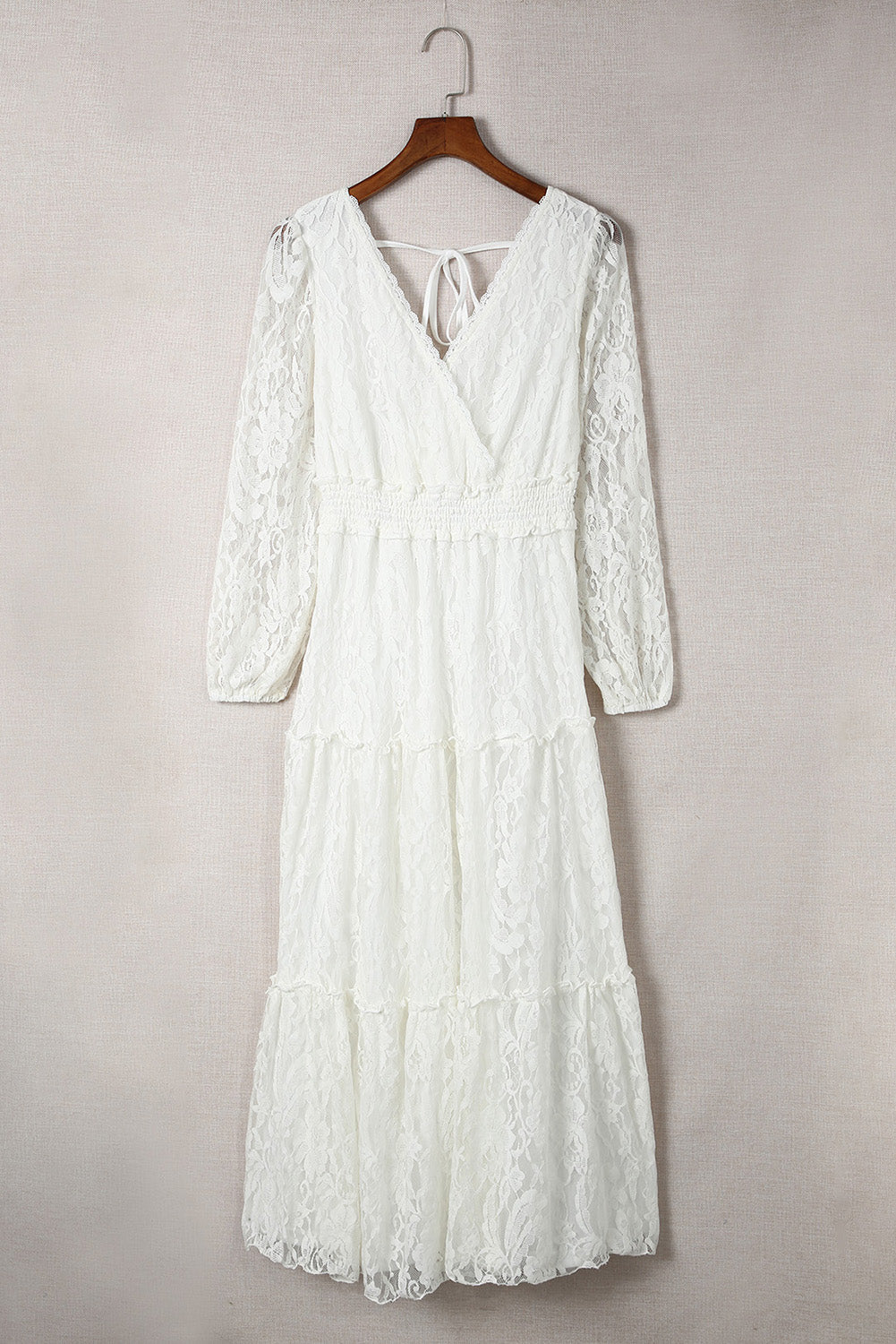 Robe à volants en dentelle à manches bouffantes et dos noué