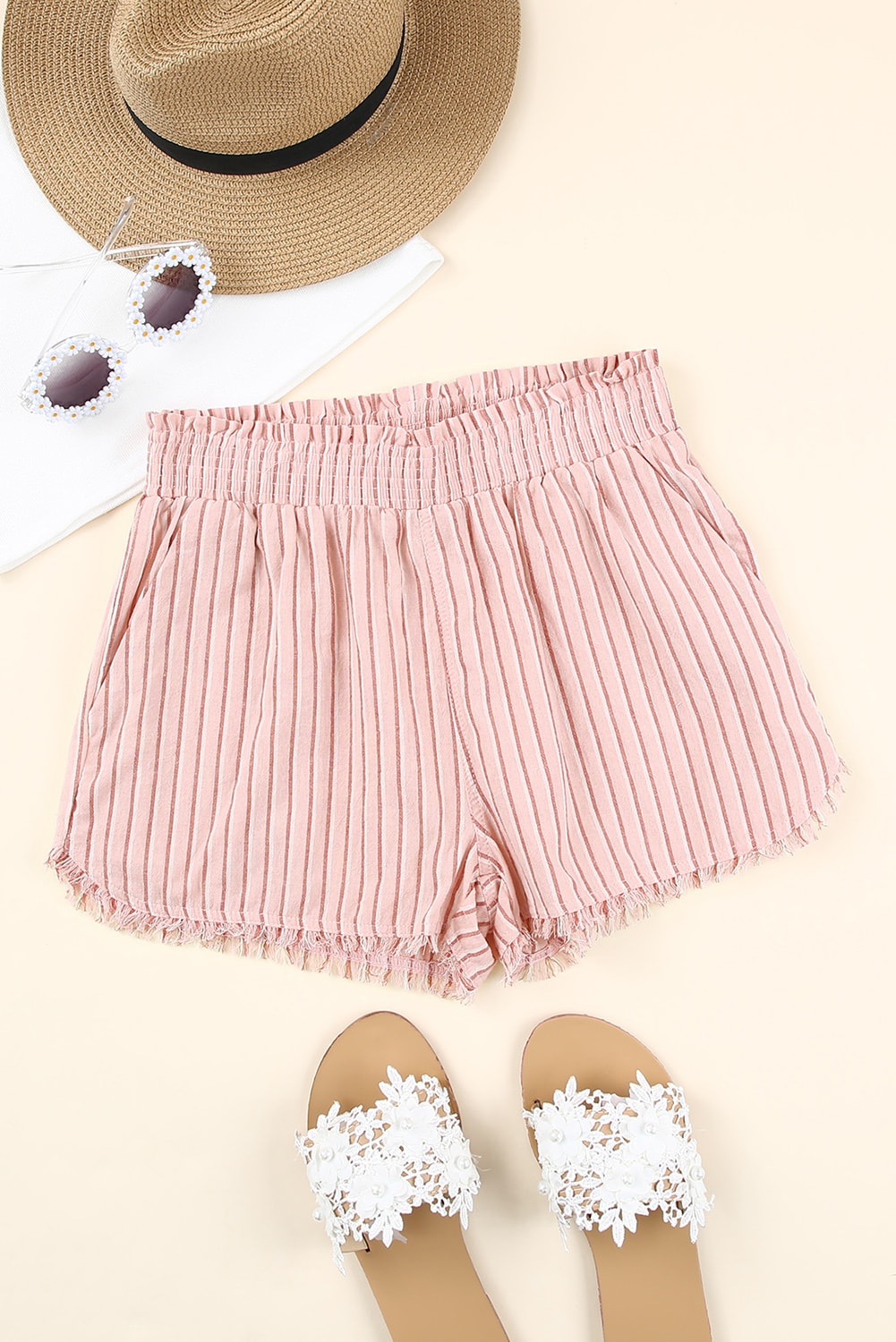 Gestreifte Paperbag-Shorts mit ausgefranstem Saum
