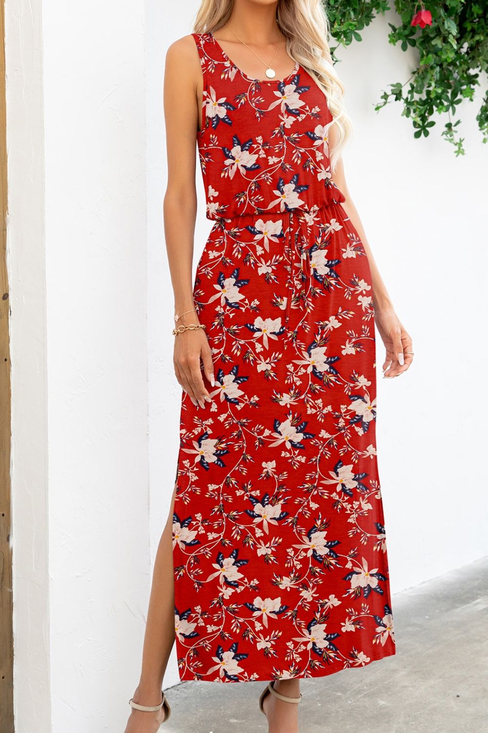 Robe imprimée sans manches à col rond et fente
