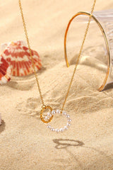 Collier avec pendentif en forme de créole en perles