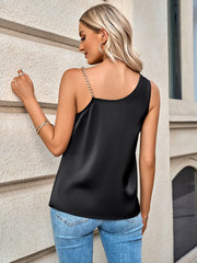 Camisole mit Wasserfallausschnitt und Kettendetail