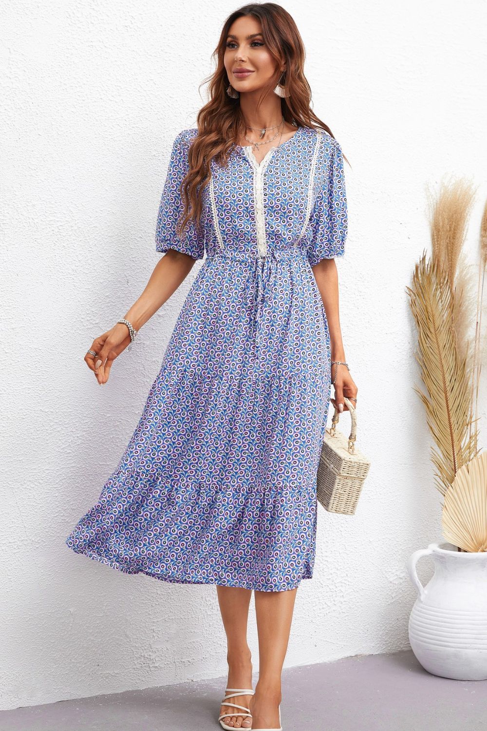 Robe imprimée à taille avec cordon de serrage et col cranté