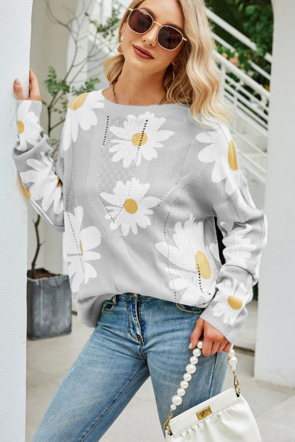 Pullover mit Rundhalsausschnitt und durchbrochenem Gänseblümchen-Print