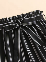 Gestreifte Shorts mit Bindegürtel