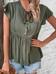 Haut babydoll boutonné à col noué et manches flottantes