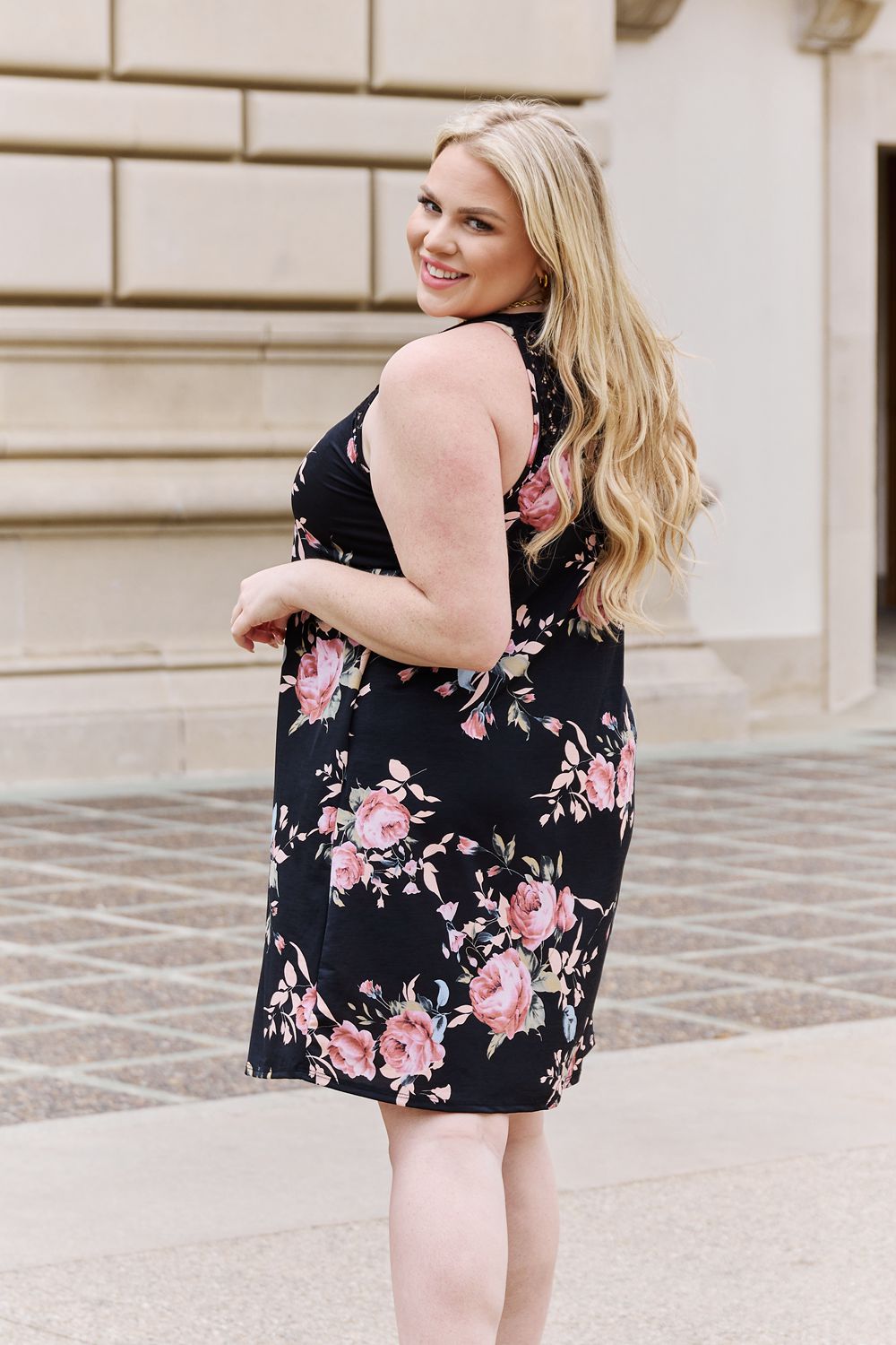 Robe sans manches en dentelle Heimish On A Journey