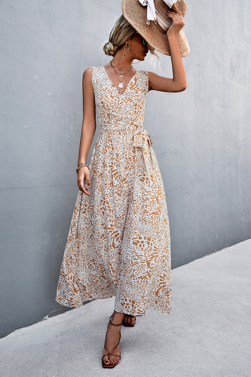 Robe longue imprimée à col en V et ceinture nouée