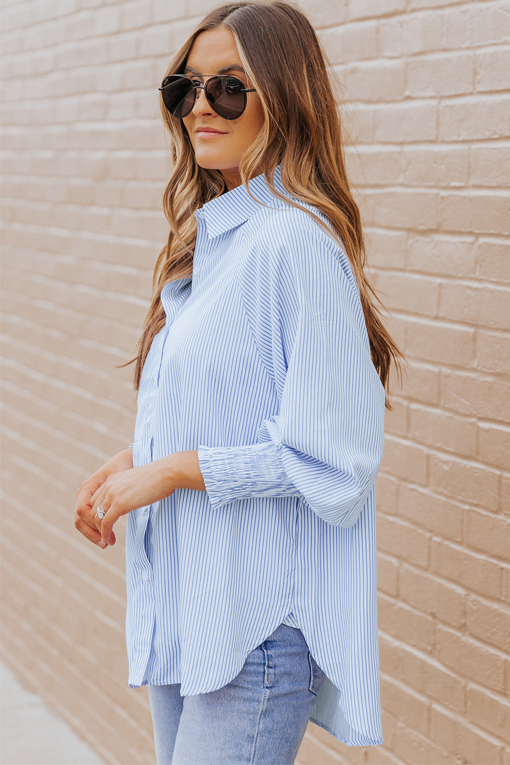 Chemise rayée à smocks et boutons sur le devant