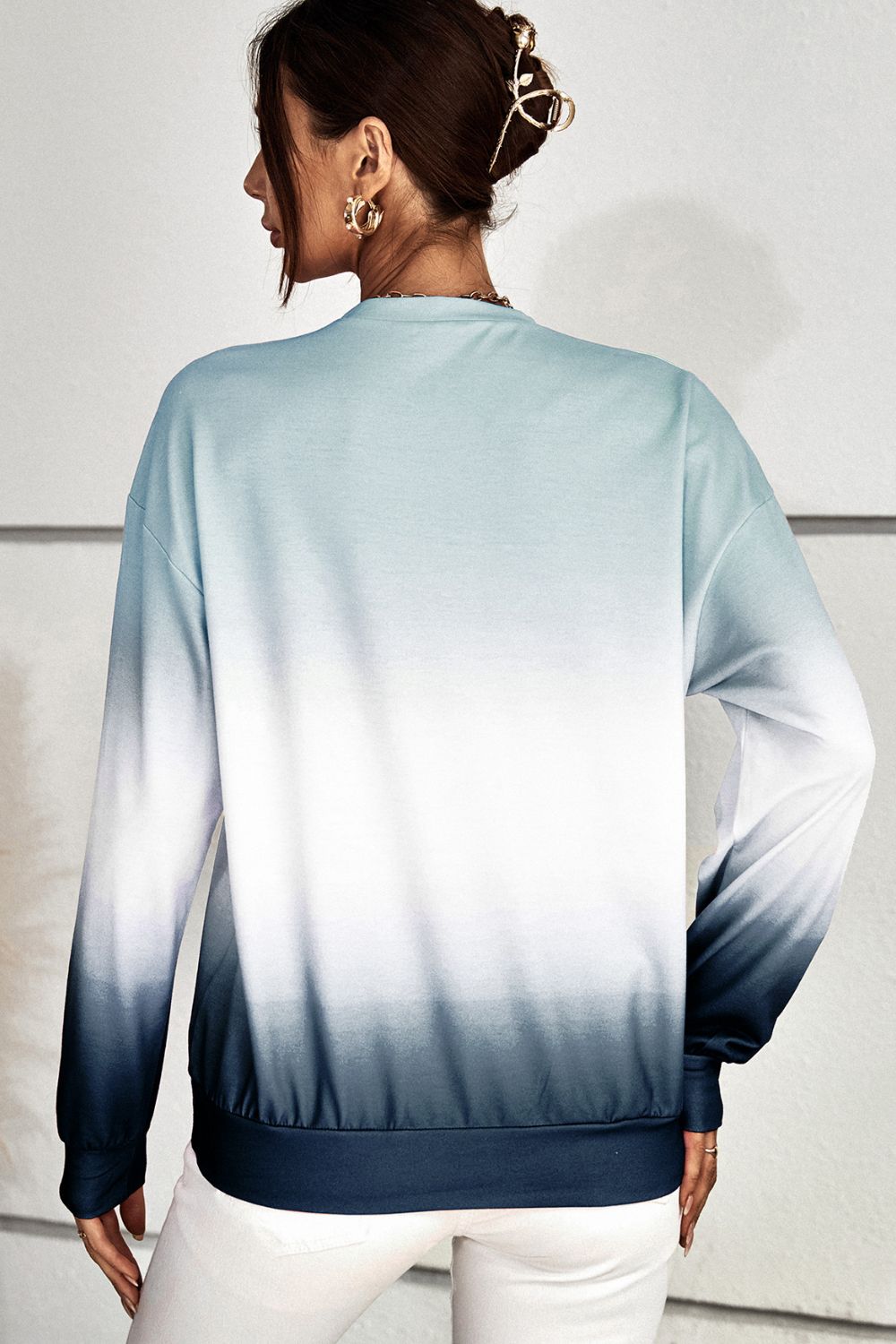 Sweatshirt mit überschnittenen Schultern und Farbverlauf LOVE
