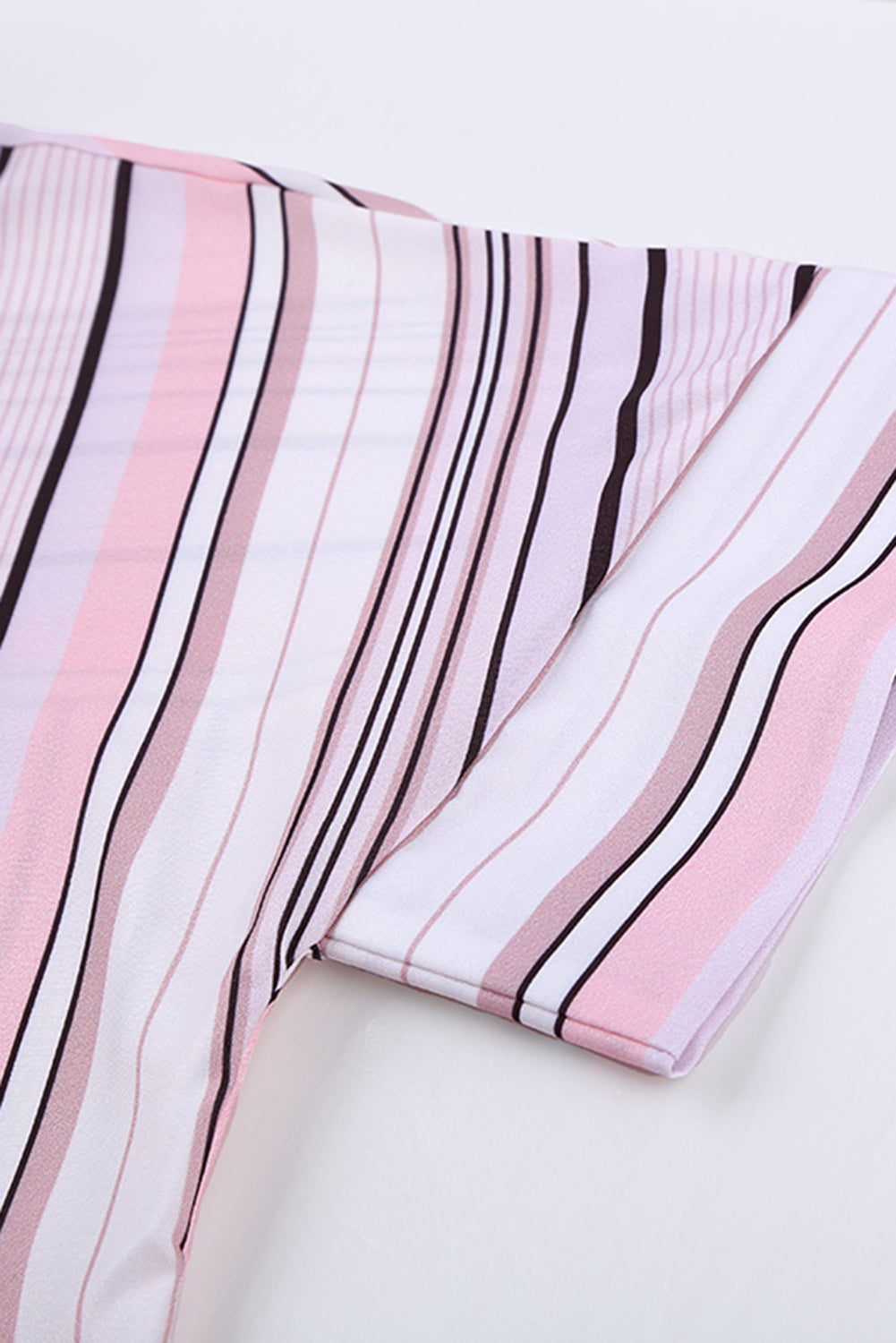 Gestreiftes Oberteil mit Kragen, Button-Down-Kragen und Taschen