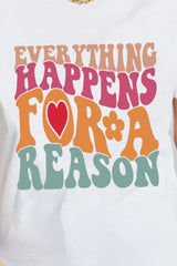 T-shirt graphique en coton Simply Love EVERYTHING HAPPENS A RAISON