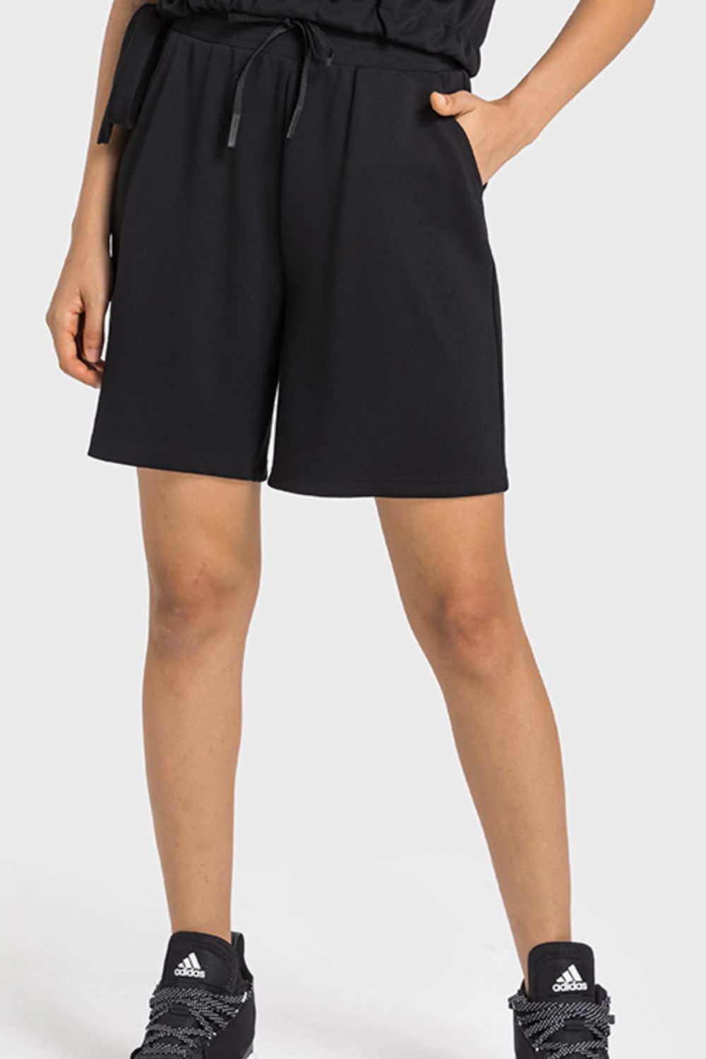 Sport-Bermudashorts mit elastischem Bund und Kordelzug
